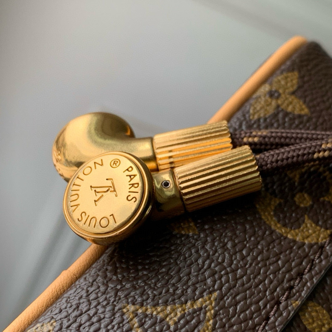LOU BALADEUR WEARABLE WALLET