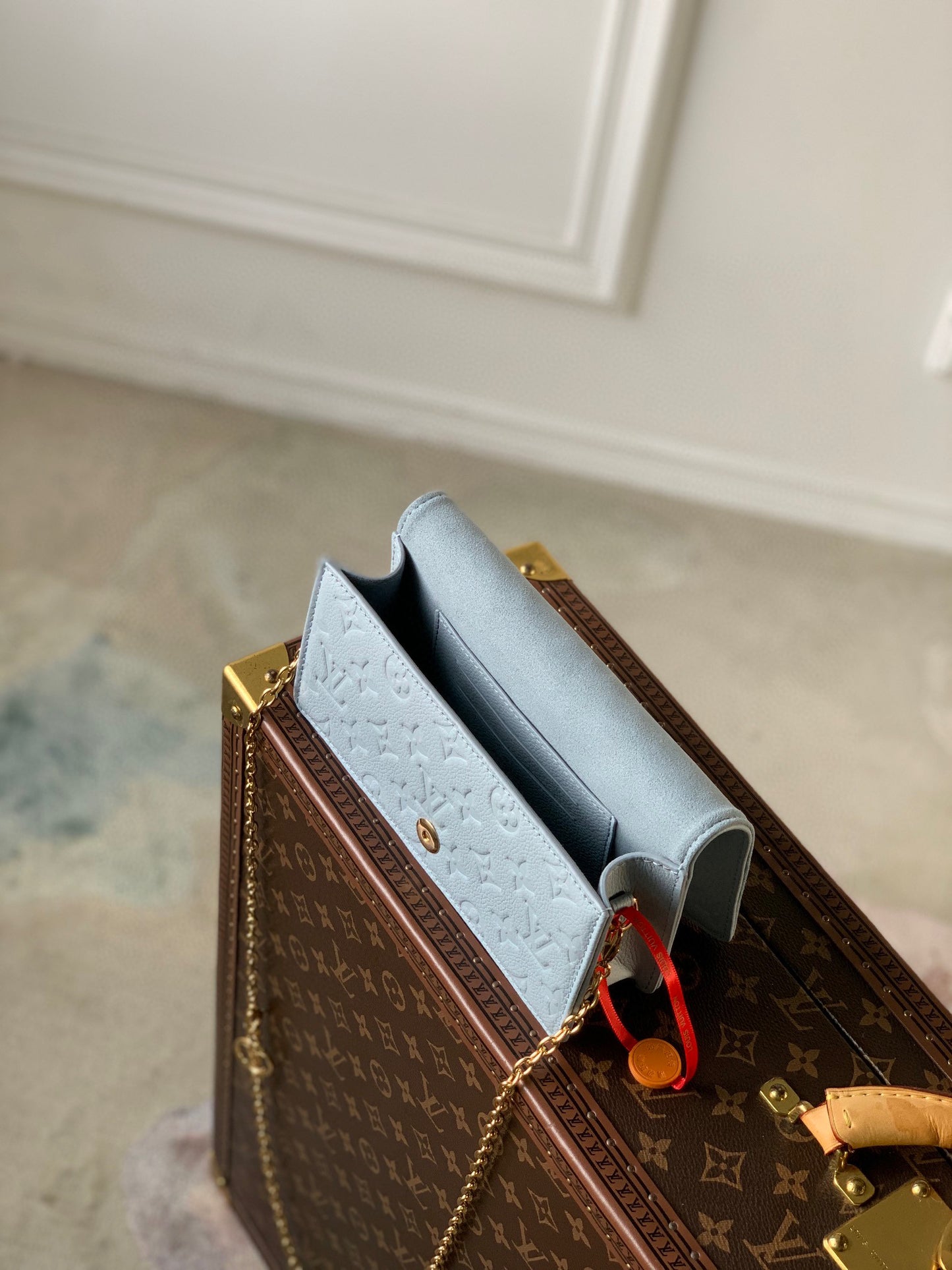 LOU LILY WALLET ON CHAIN