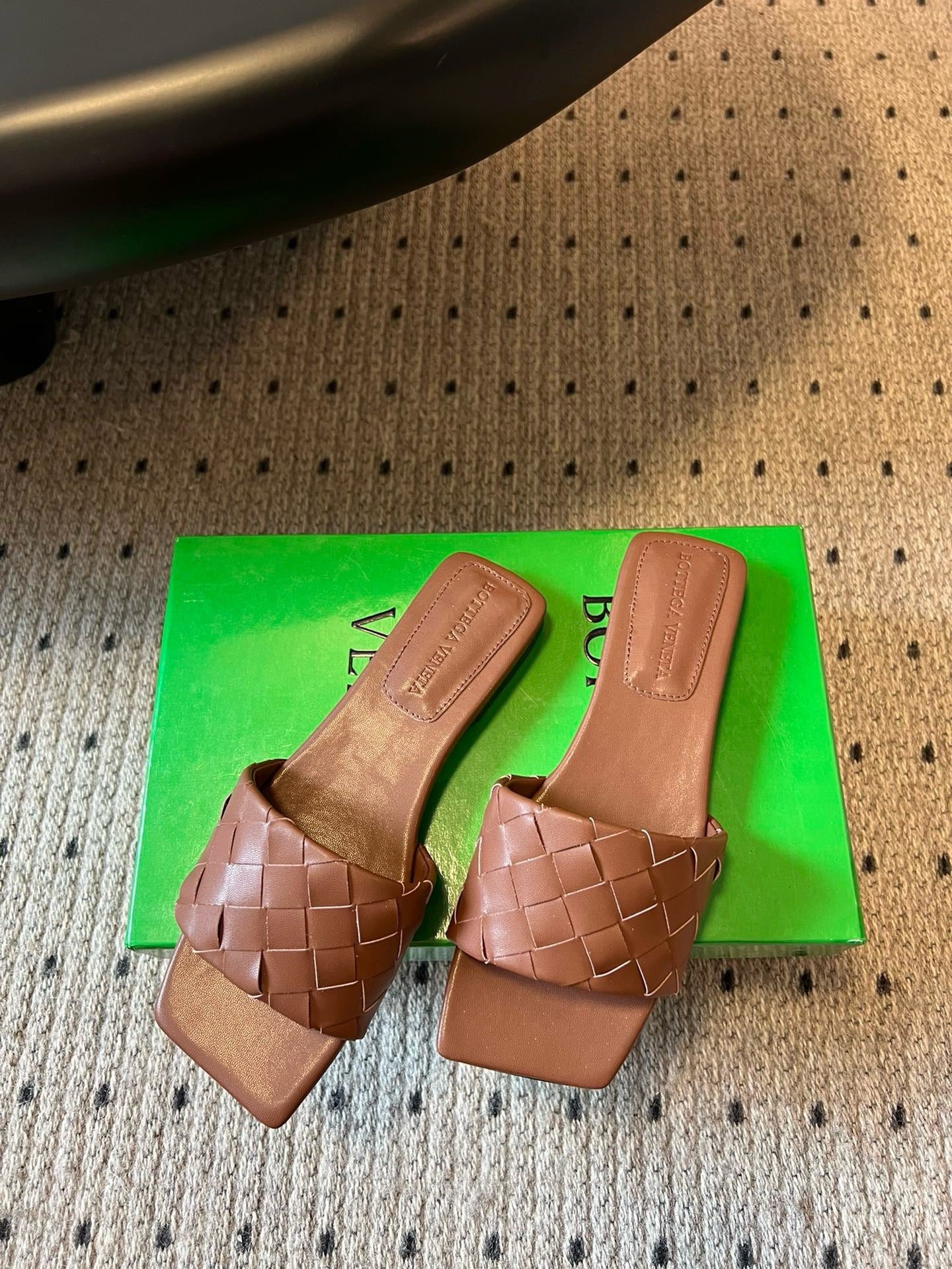 BOTT V SANDALS