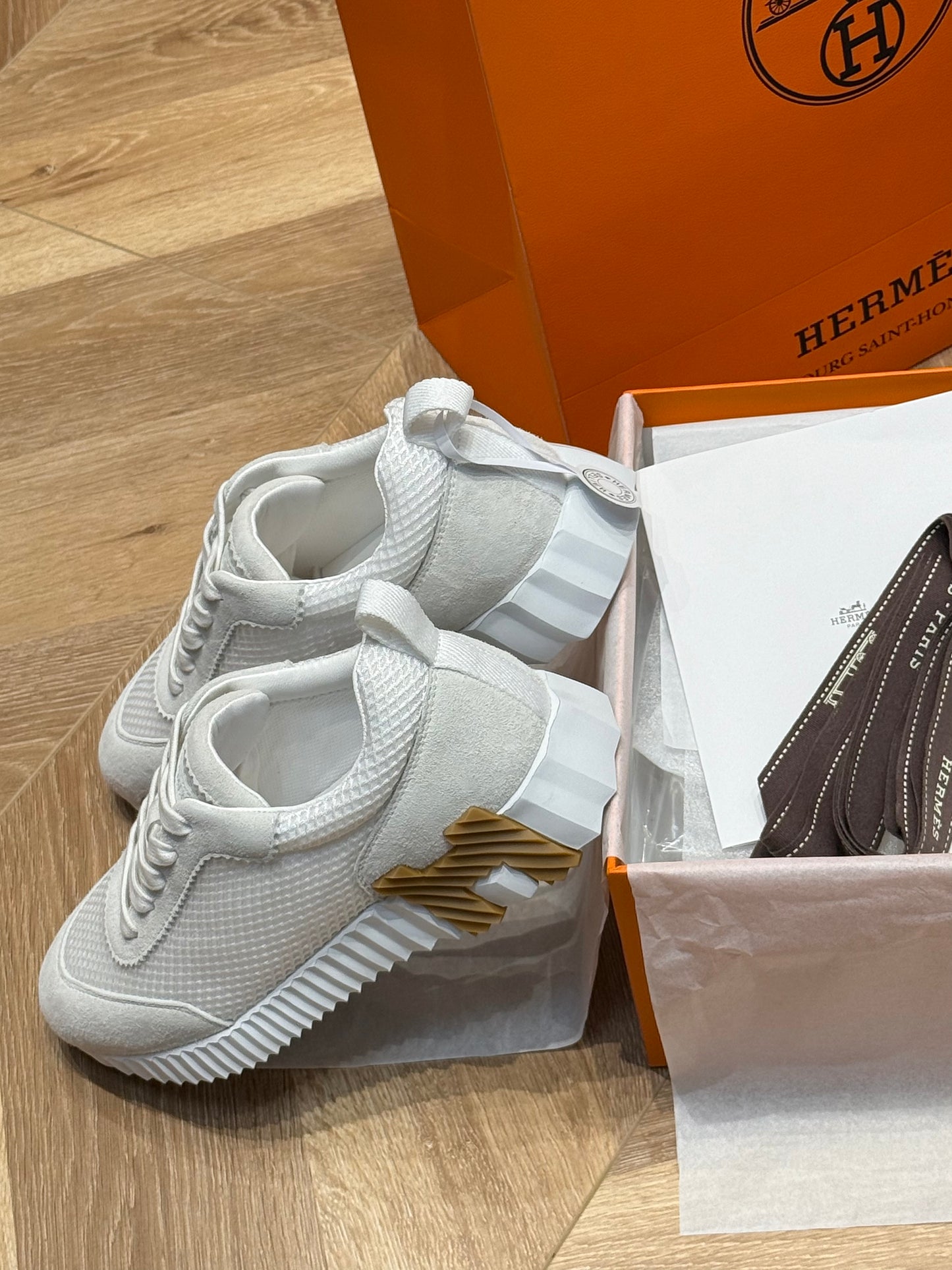 HERM BOUNCING SNEAKER