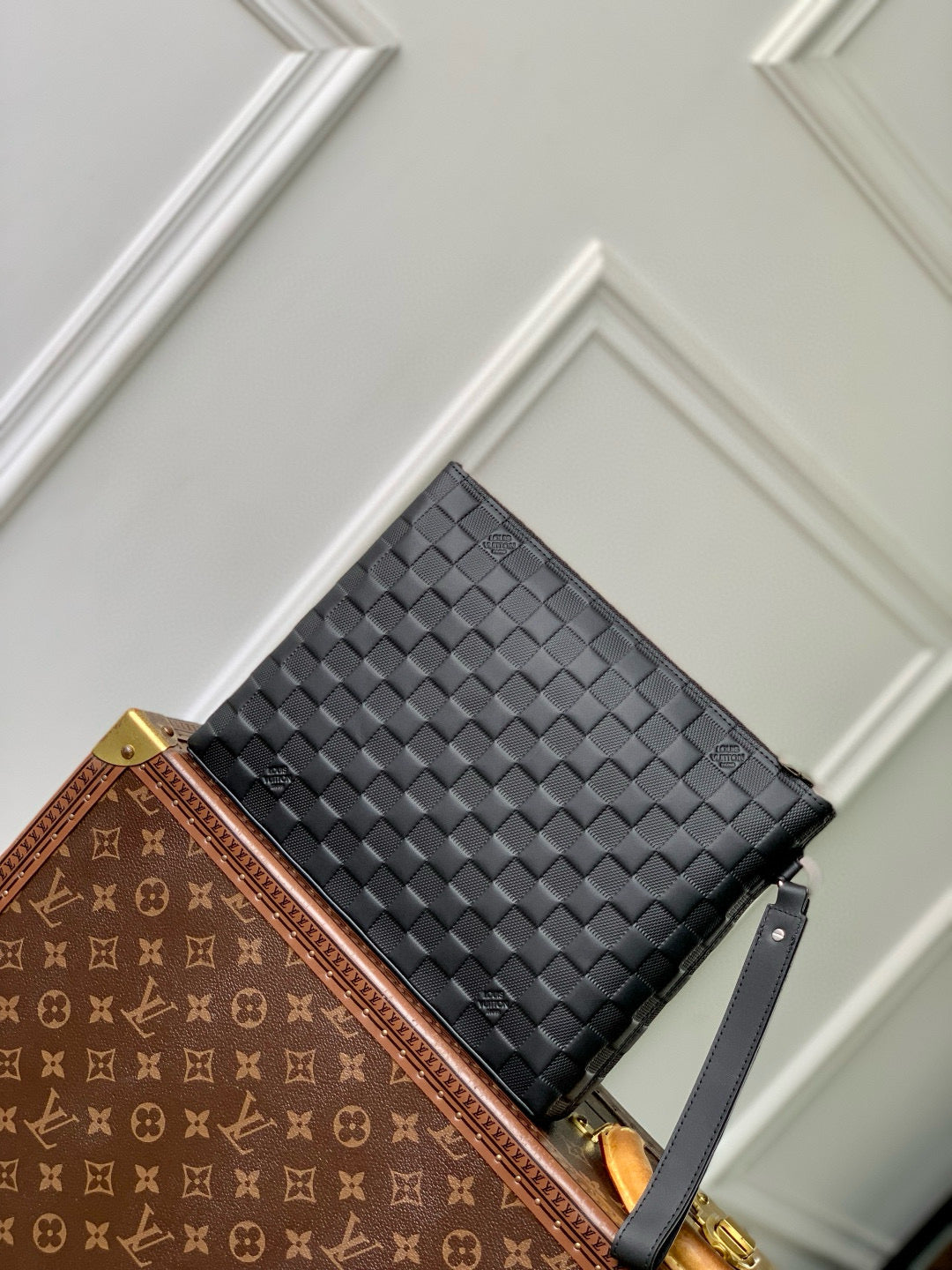 LOU TAKEOFF POUCH