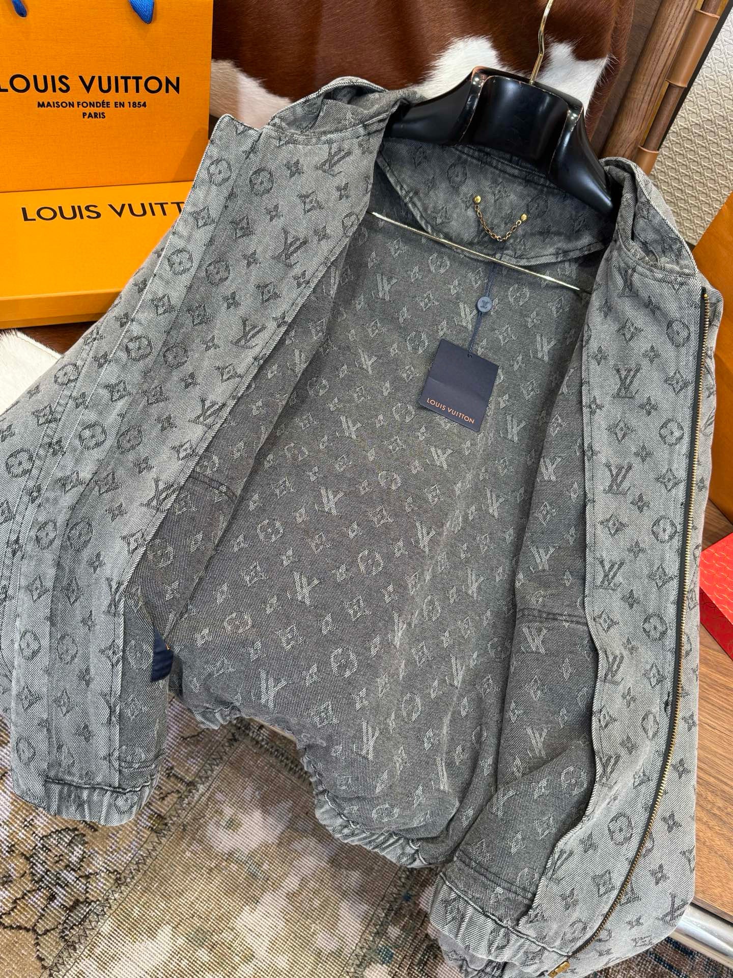 LOU DENIM JACKET