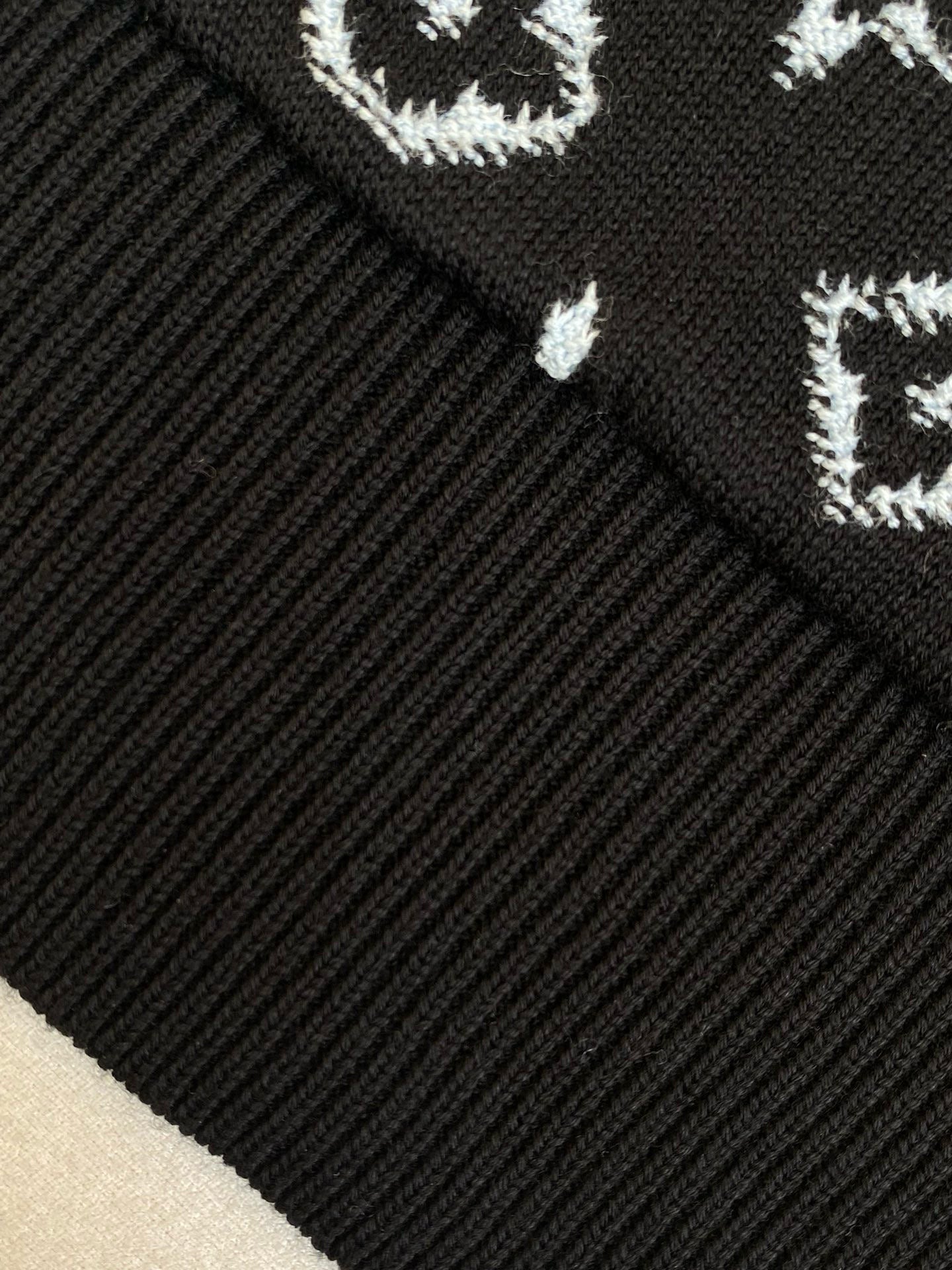 LOU HOODIE