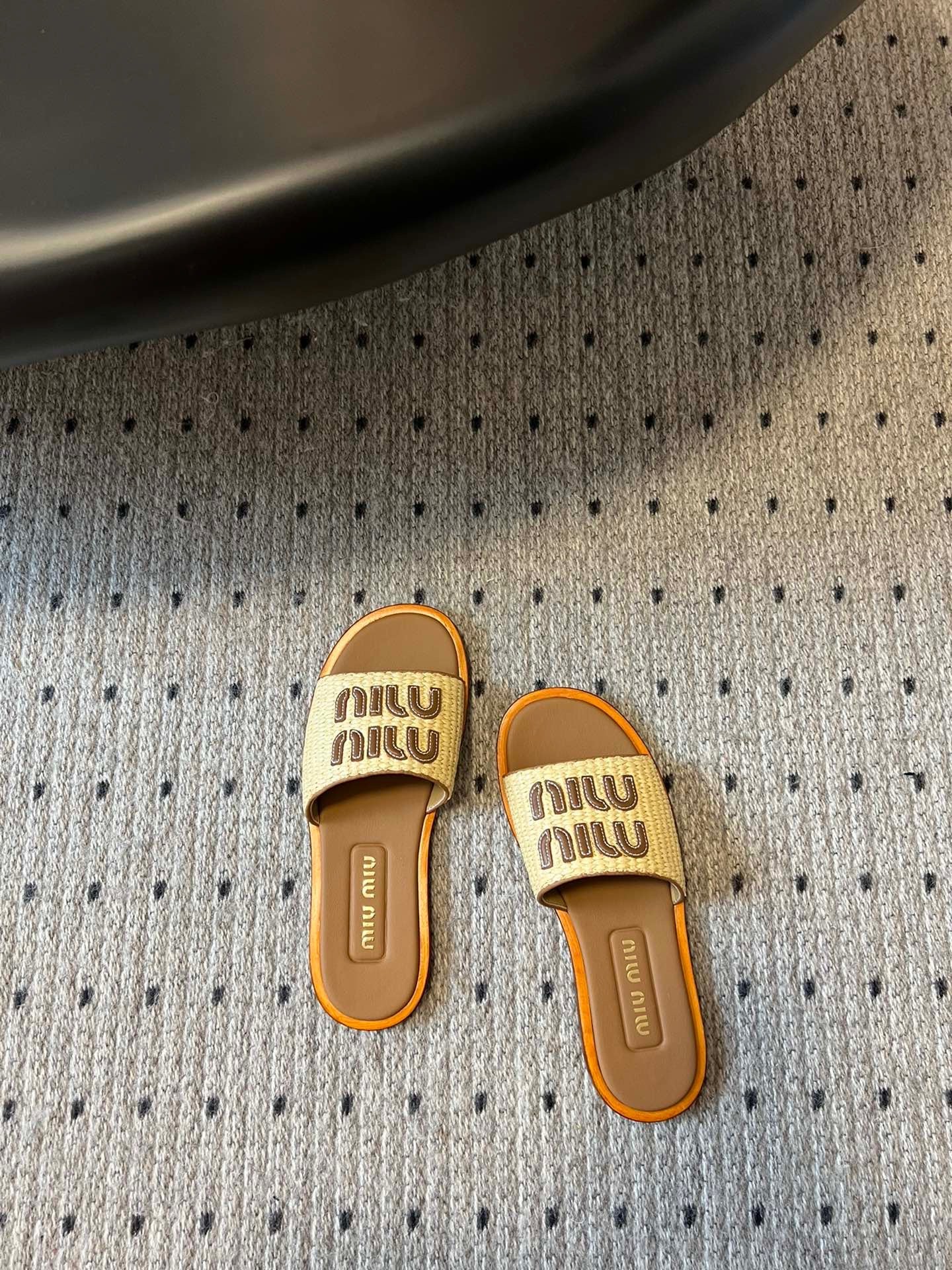 MIU M SLIDES