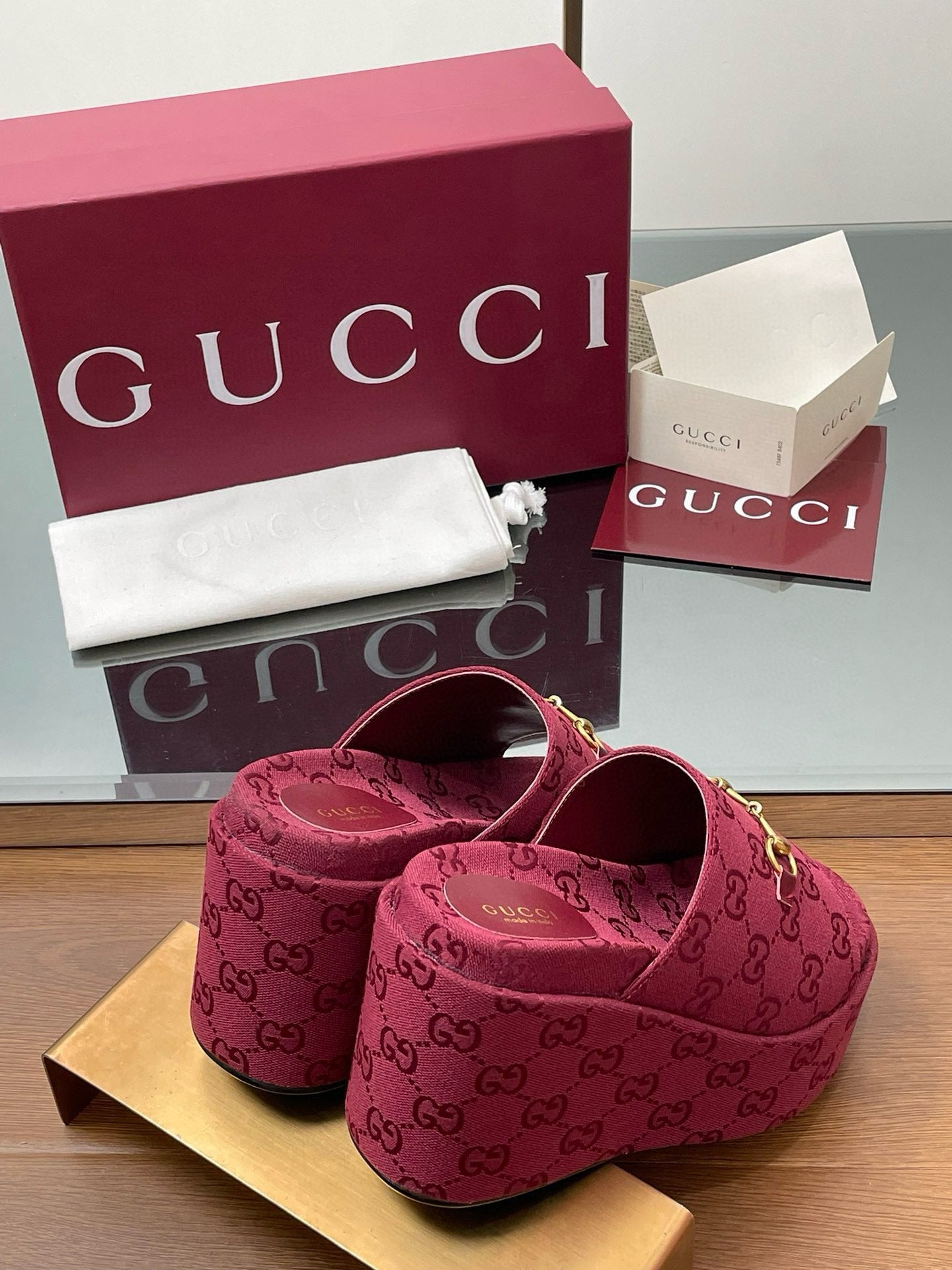 GG WEDGE SANDALS