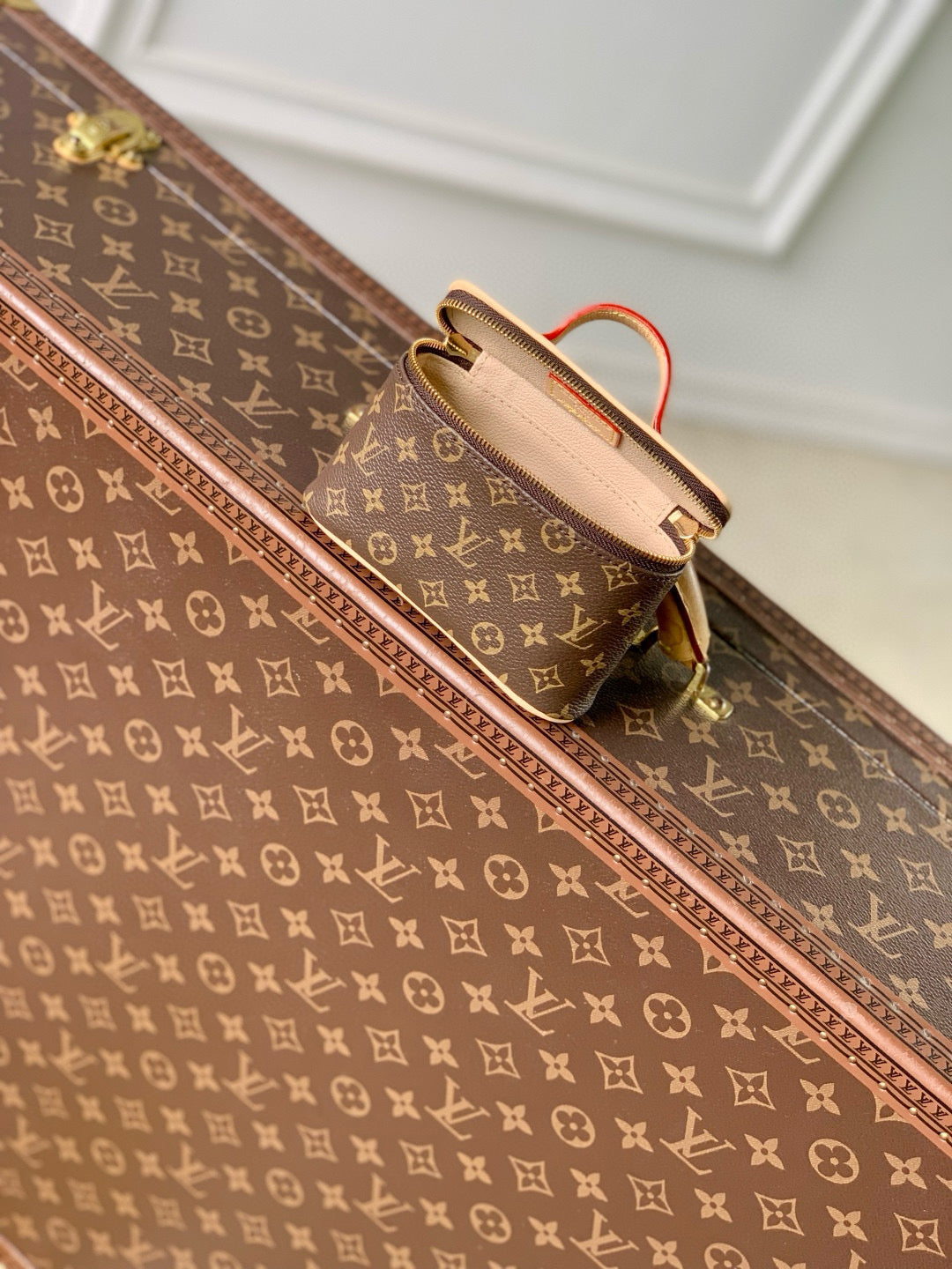 LOU NICE BEAUTY VANITY CASE