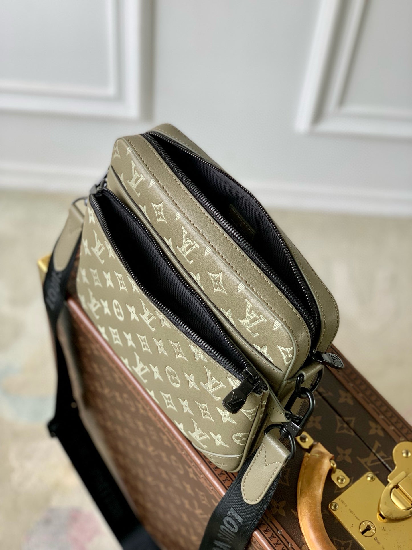 LOU TRIO MESSENGER BAG