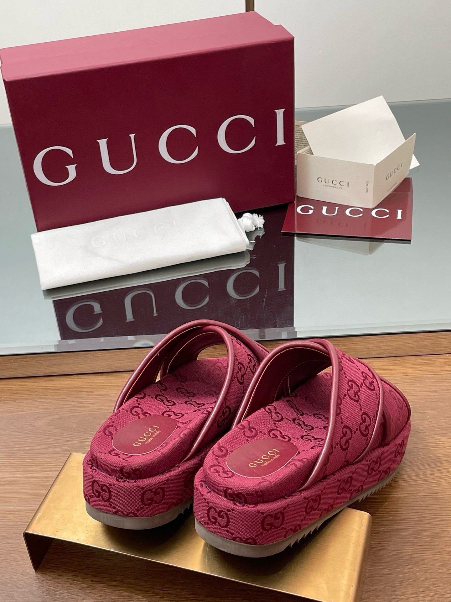 GG SANDALS
