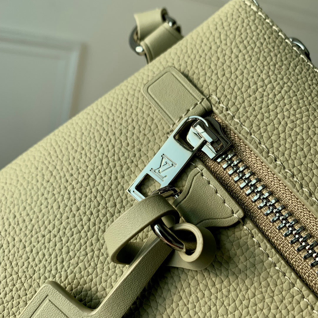 LOU TAKEOFF POUCH