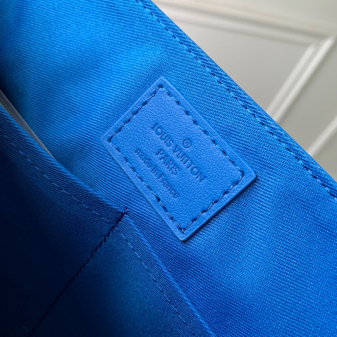 LOU TAKEOFF MESSENGER BAG