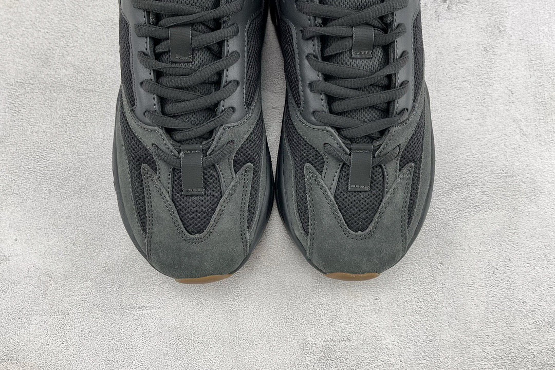 YEEZY BOOST 700