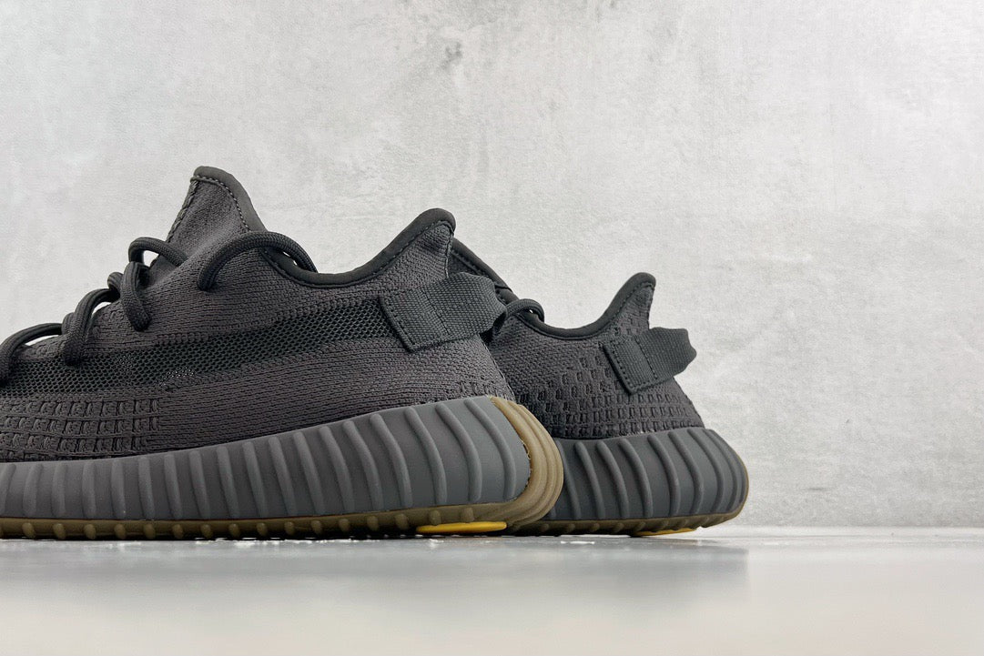 YEEZY BOOST 350 V2