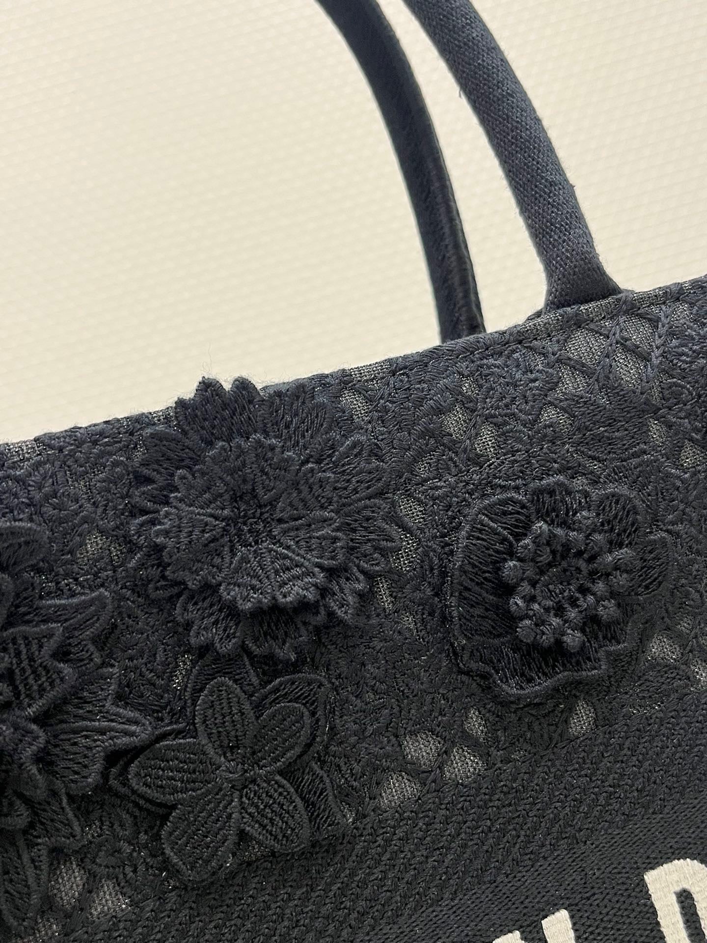 CD MEDIUM BOOK TOTE BAG