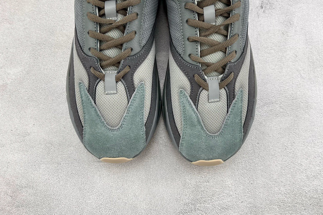 YEEZY BOOST 700