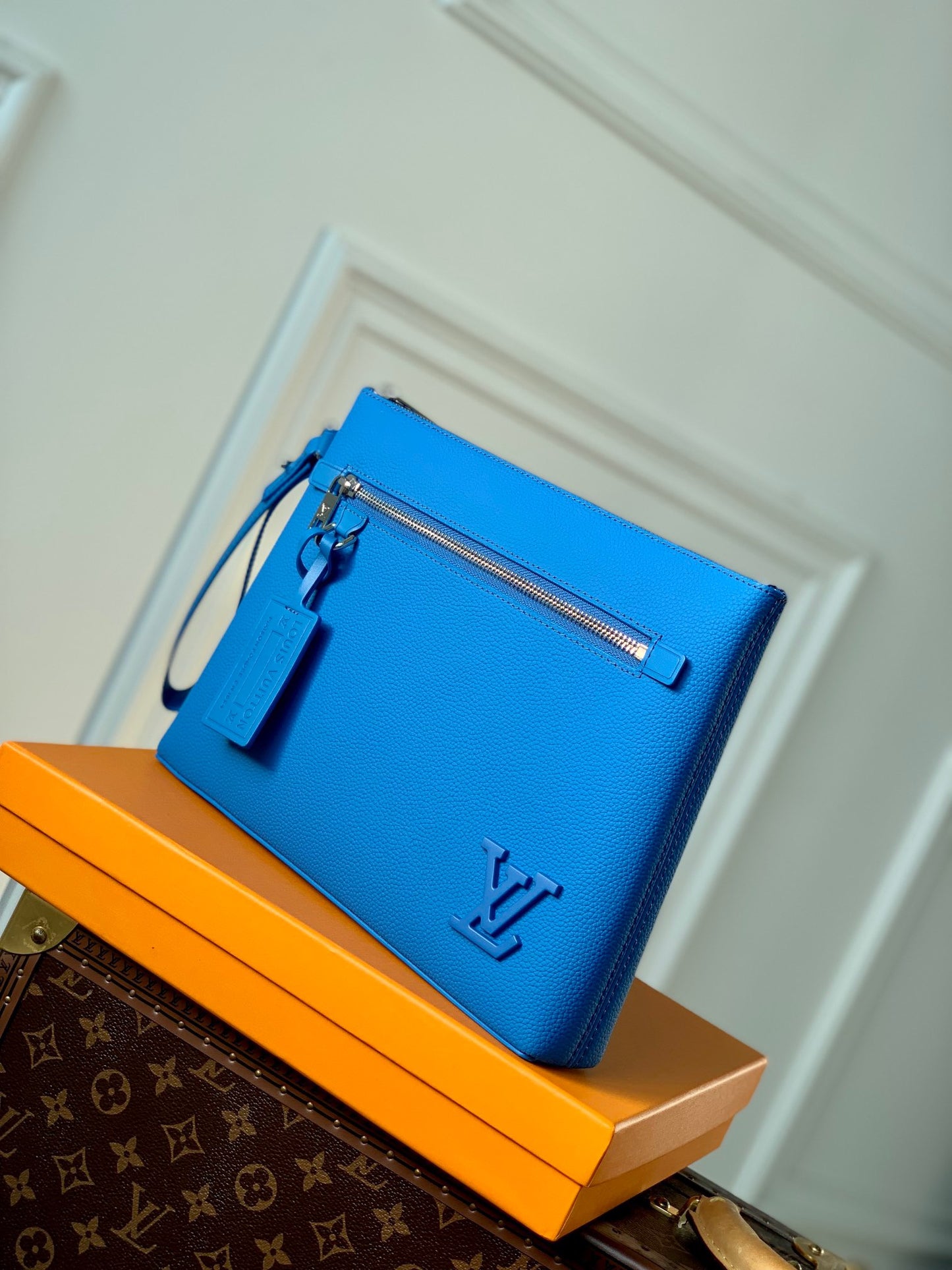 LOU TAKEOFF POUCH