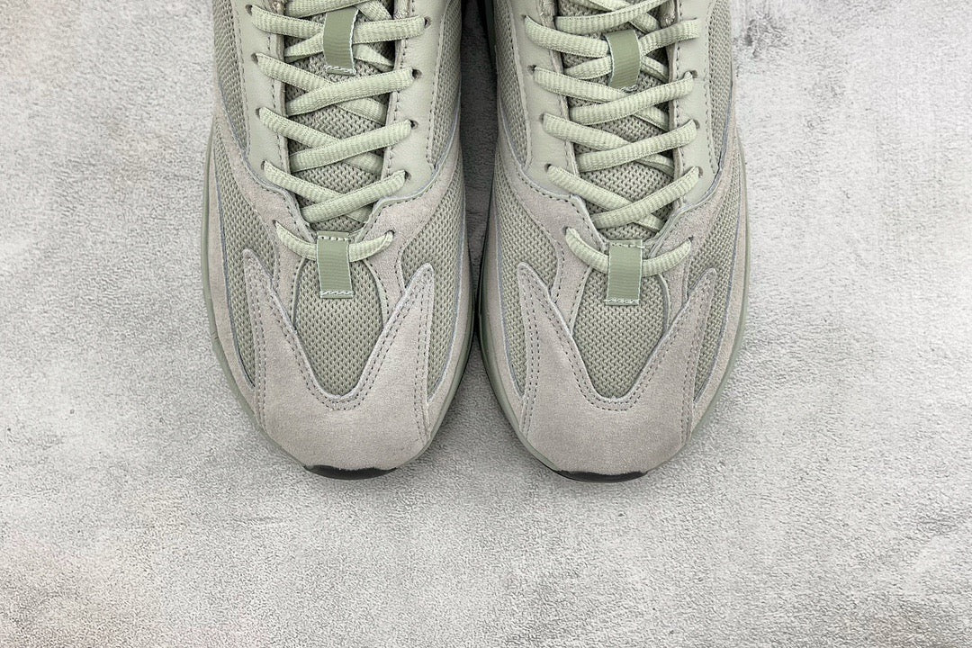 YEEZY BOOST 700 V2