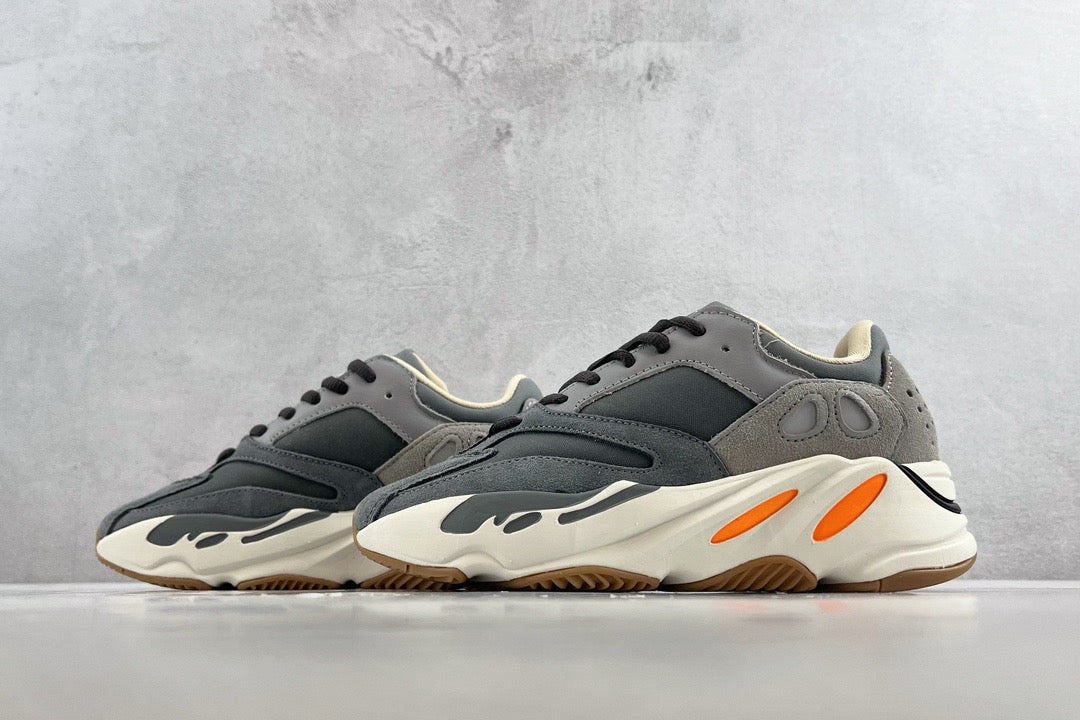 YEEZY BOOST 700