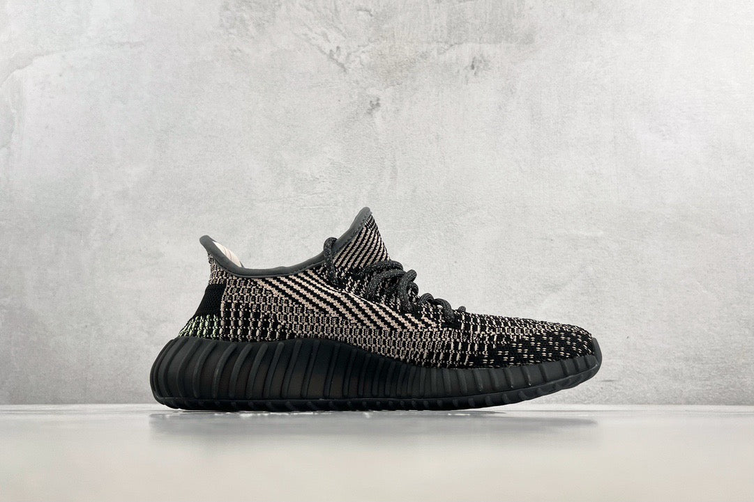 YEEZY BOOST 350 V2