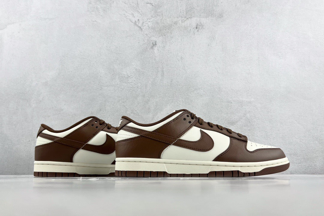 DUNK LOW SURFACES IN BROWN