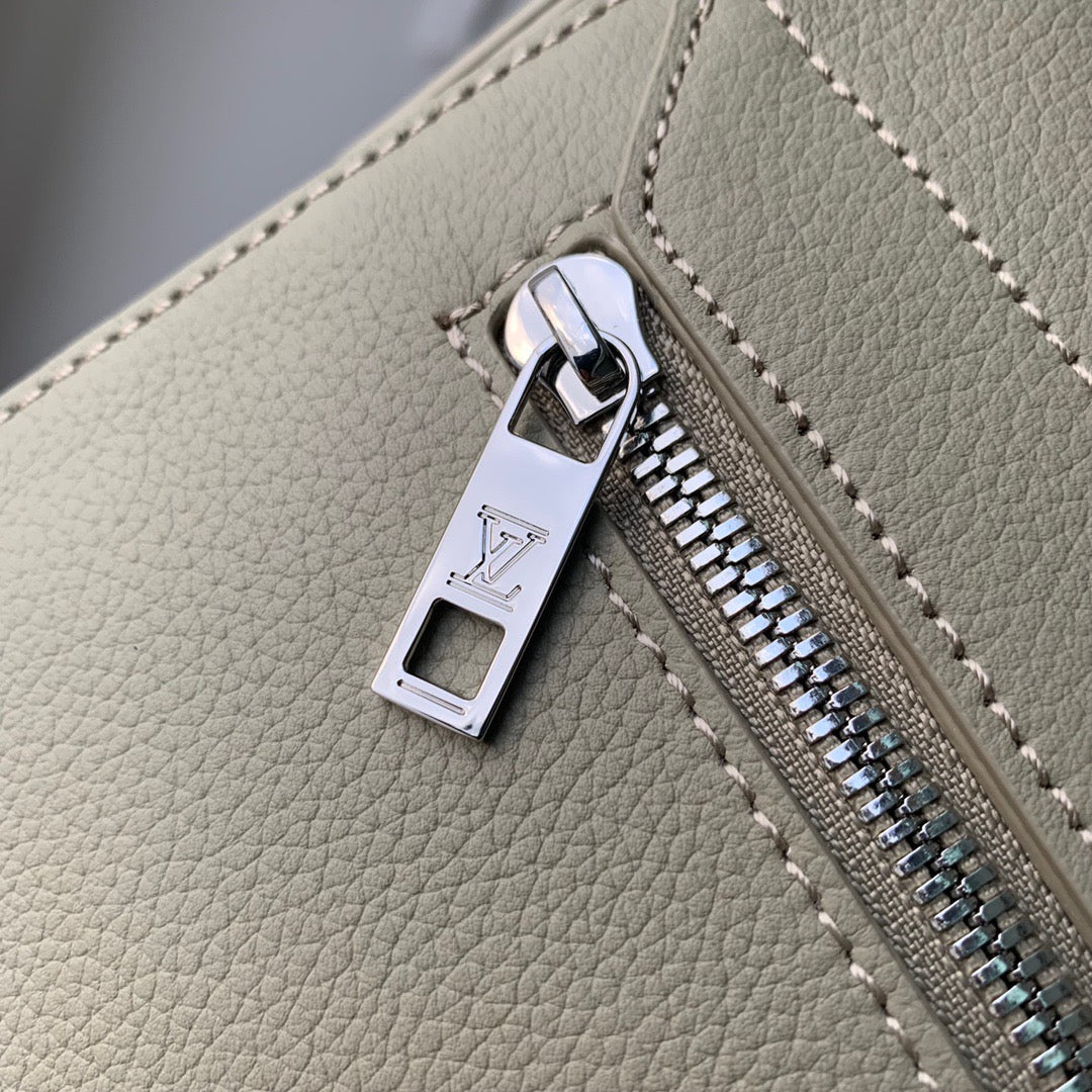 LOU TAKEOFF MESSENGER BAG