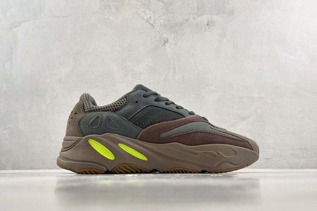 YEEZY BOOST 700