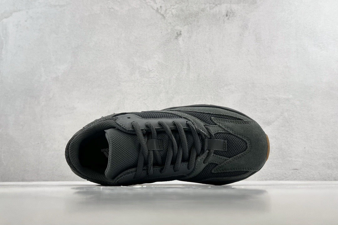 YEEZY BOOST 700
