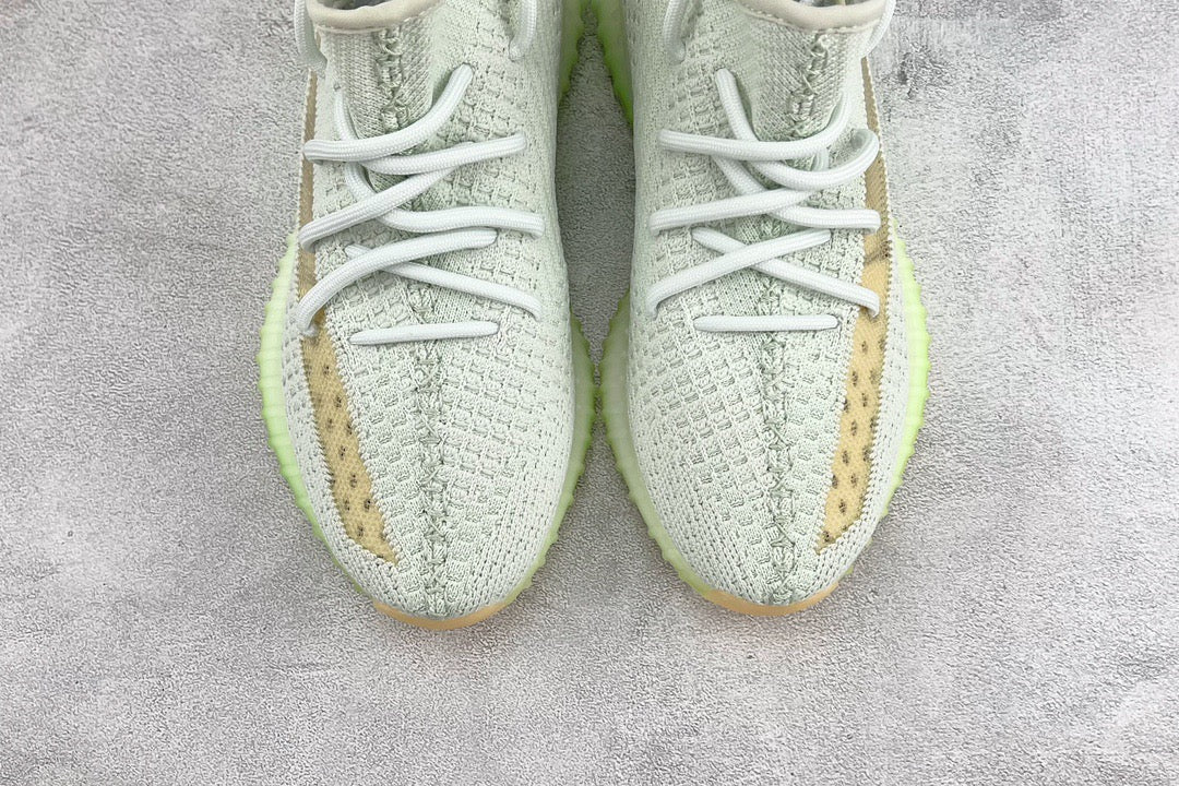 YEEZY BOOST 350 V2