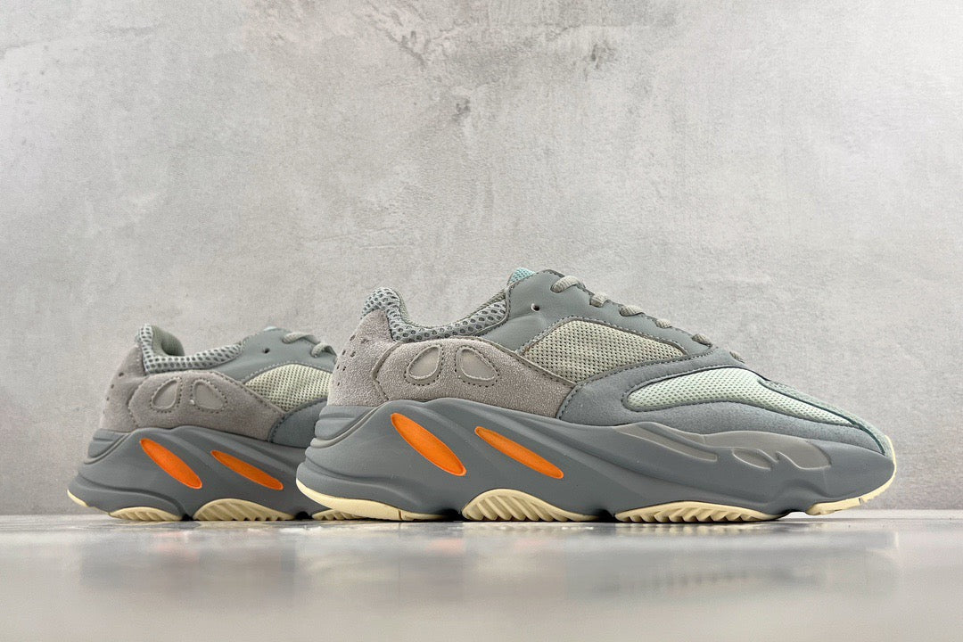 YEEZY BOOST 700