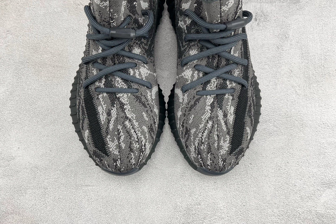 YEEZY BOOST 350 V2
