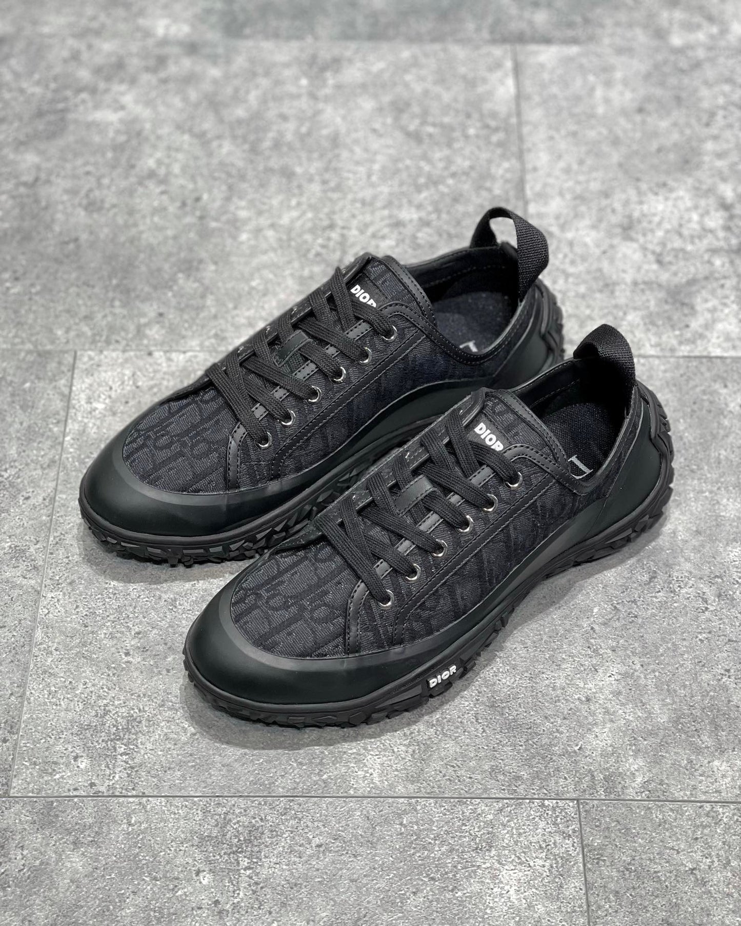 CD B28 SNEAKERS