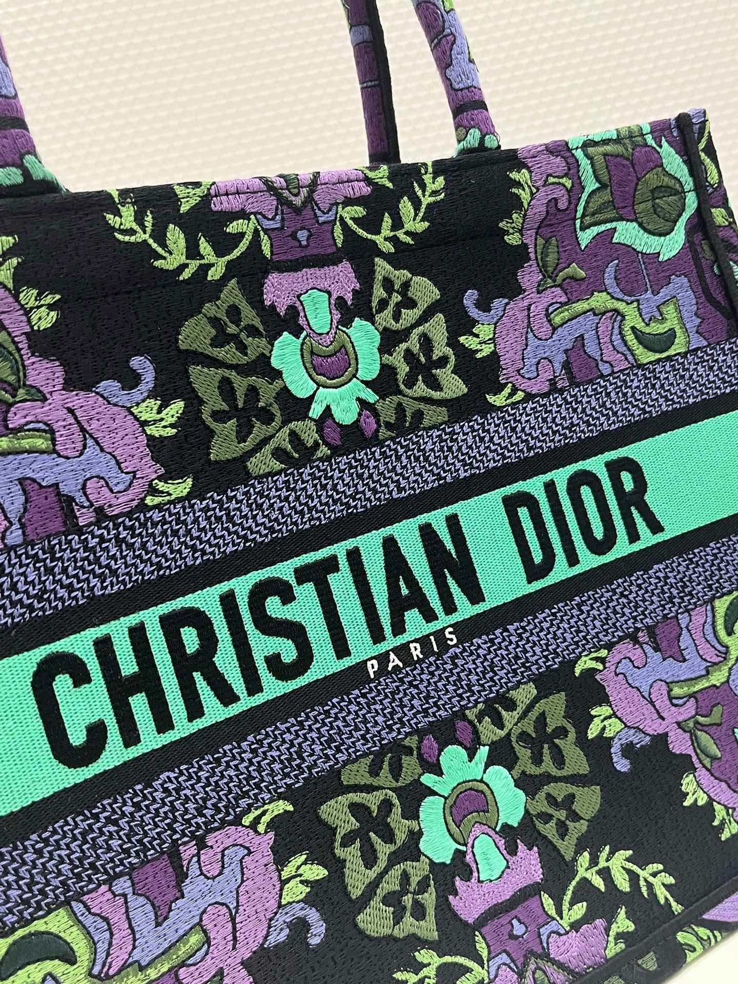 CD MEDIUM BOOK TOTE BAG