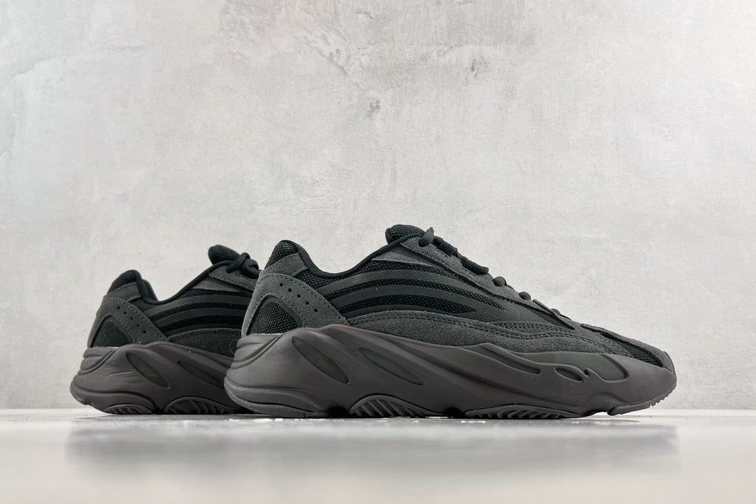 YEEZY BOOST 700 V2