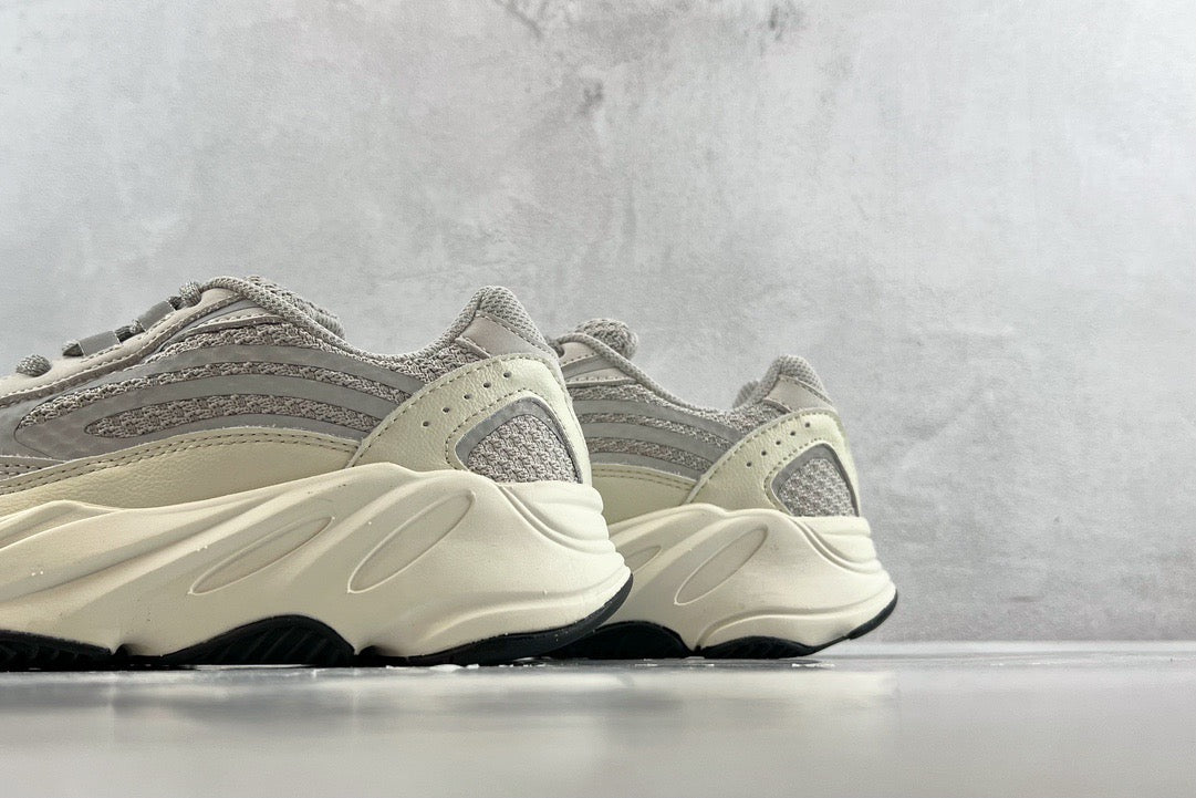 YEEZY BOOST 700