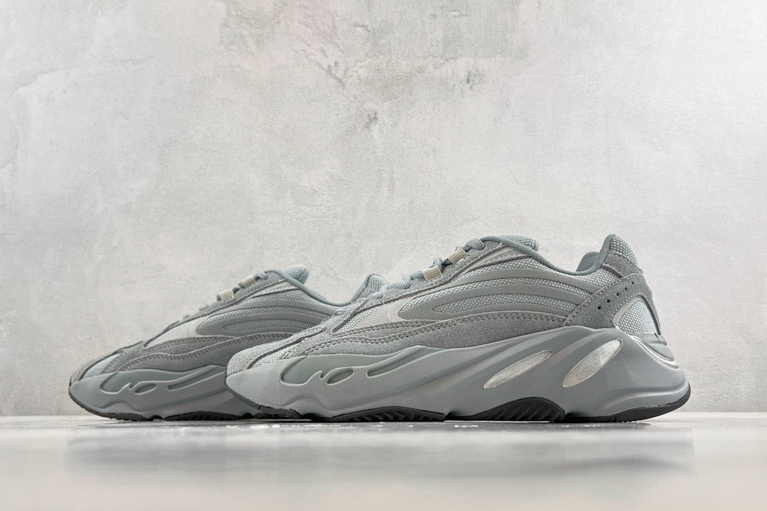 YEEZY BOOST 700