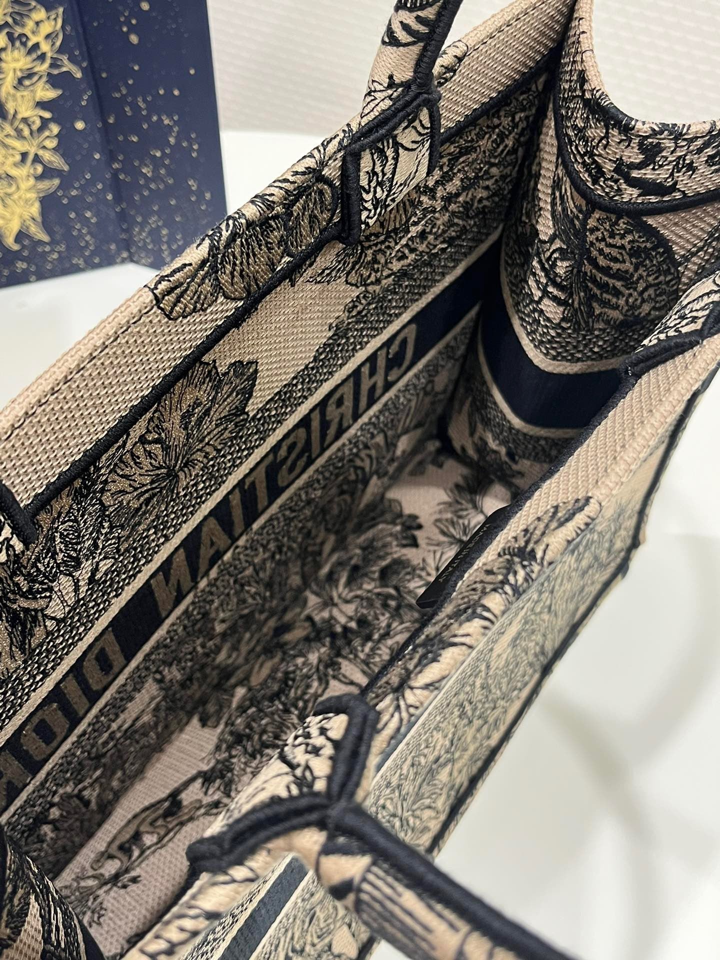 CD MEDIUM BOOK TOTE BAG