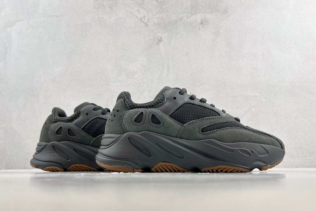 YEEZY BOOST 700