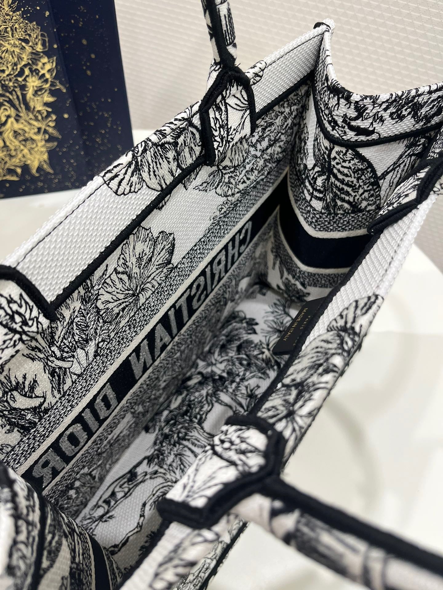 CD MEDIUM BOOK TOTE BAG