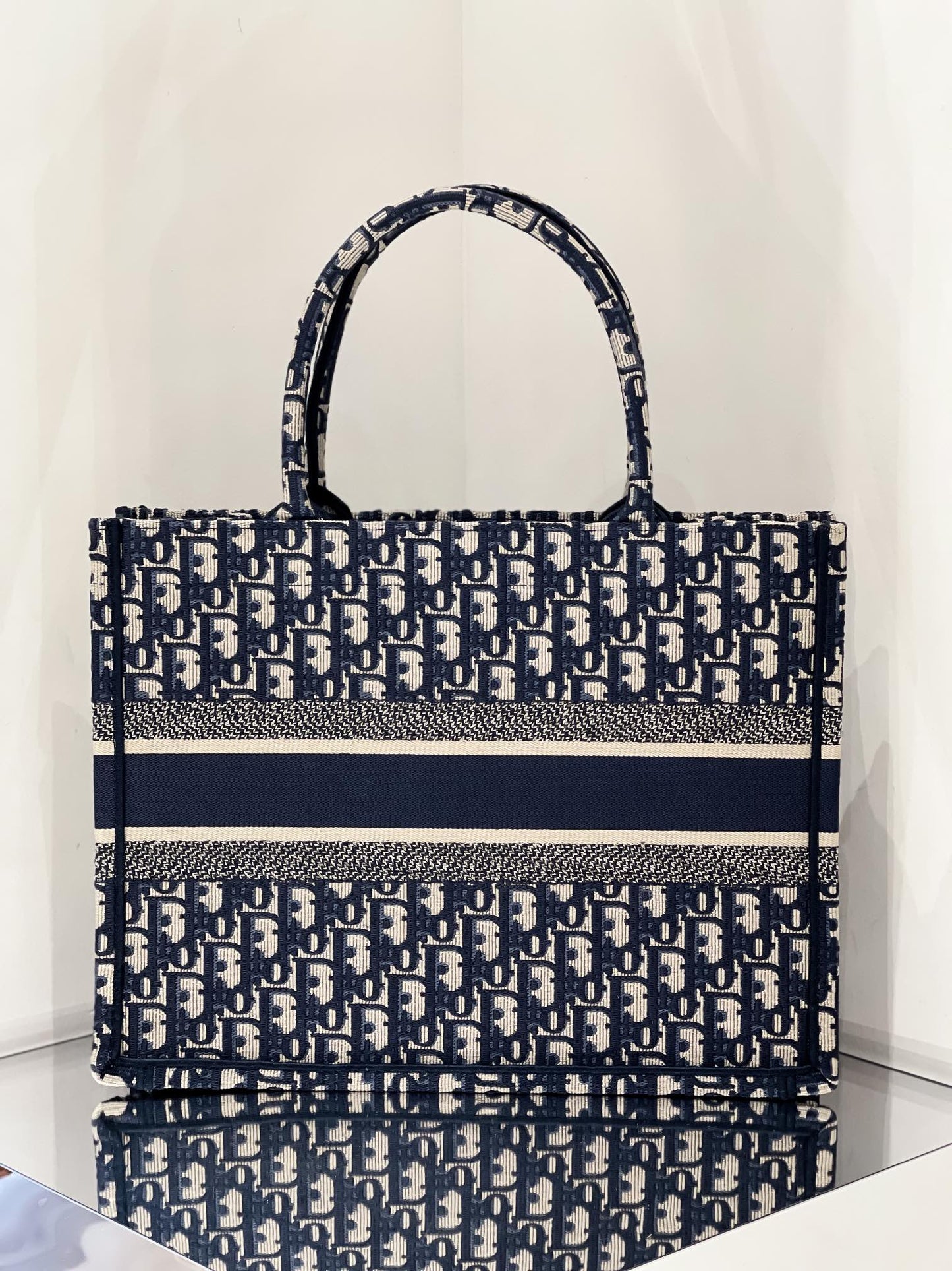 CD MEDIUM BOOK TOTE BAG