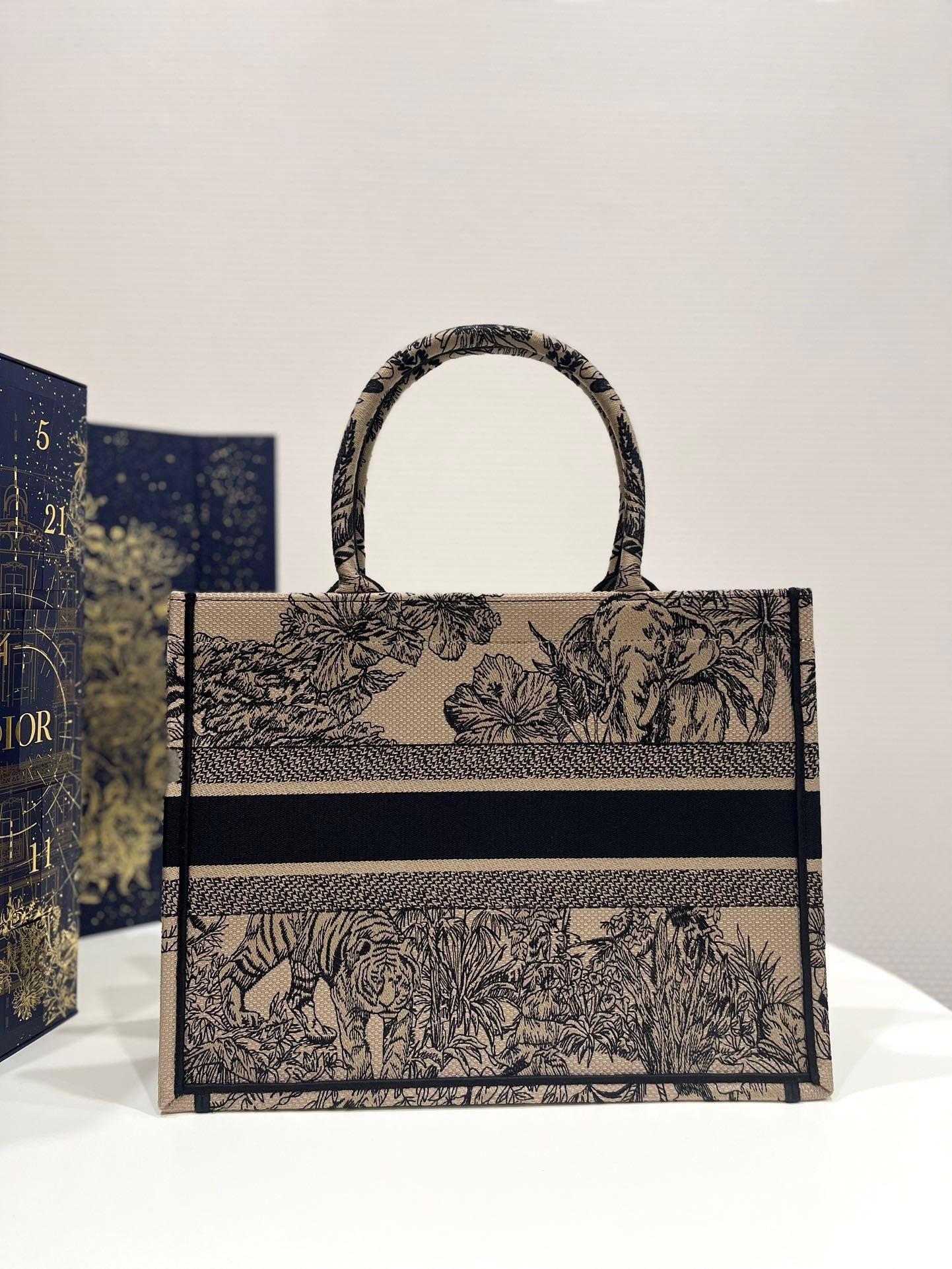 CD MEDIUM BOOK TOTE BAG