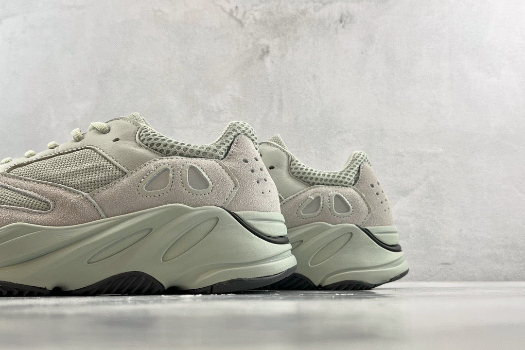 YEEZY BOOST 700 V2