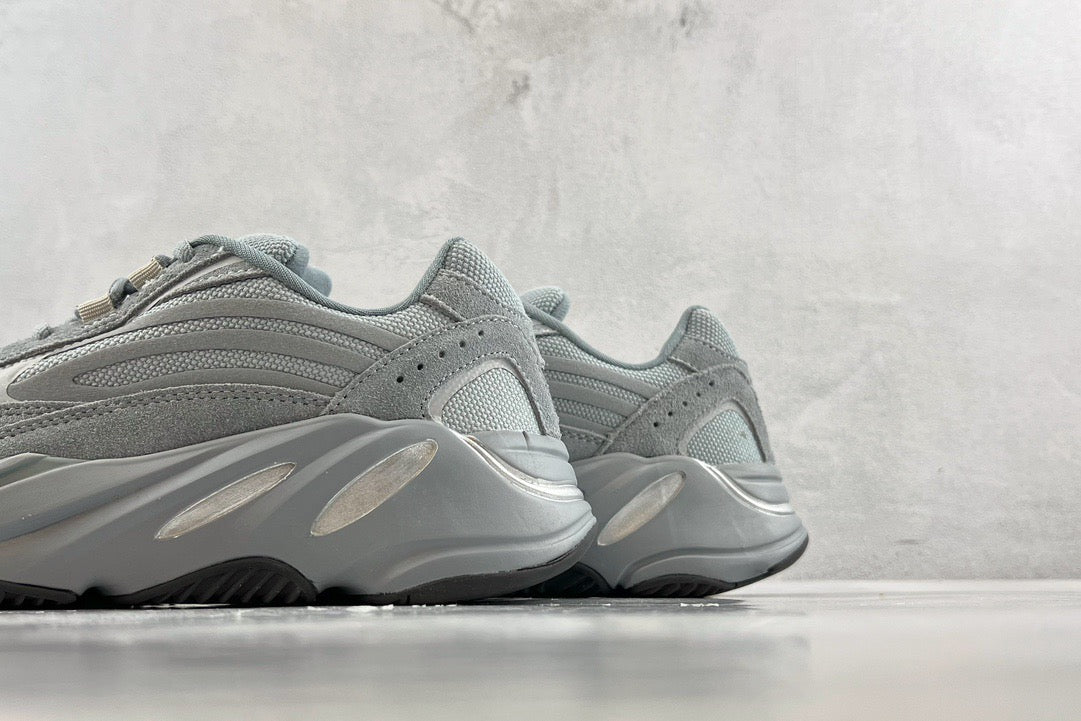 YEEZY BOOST 700