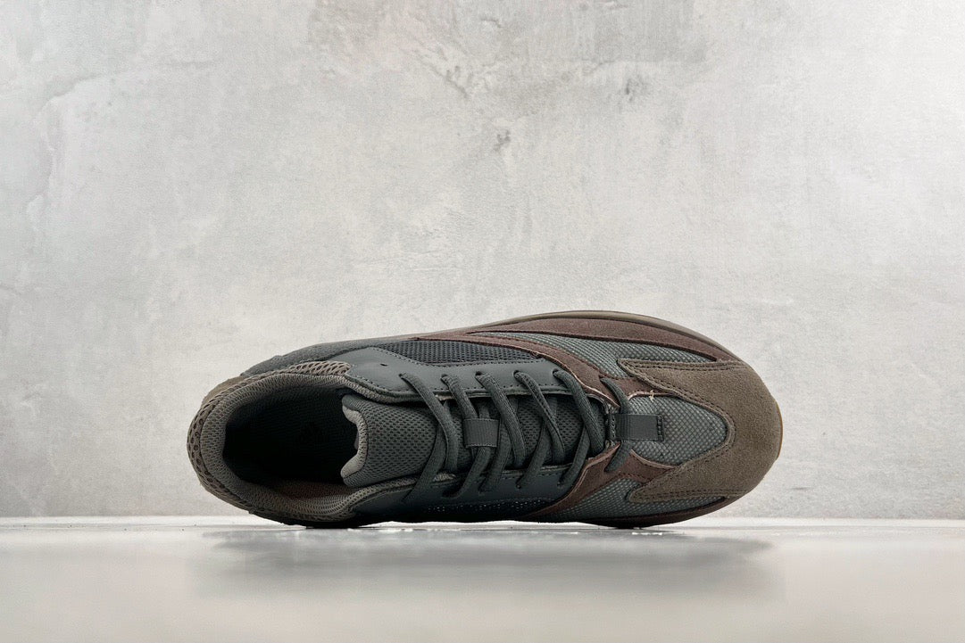 YEEZY BOOST 700