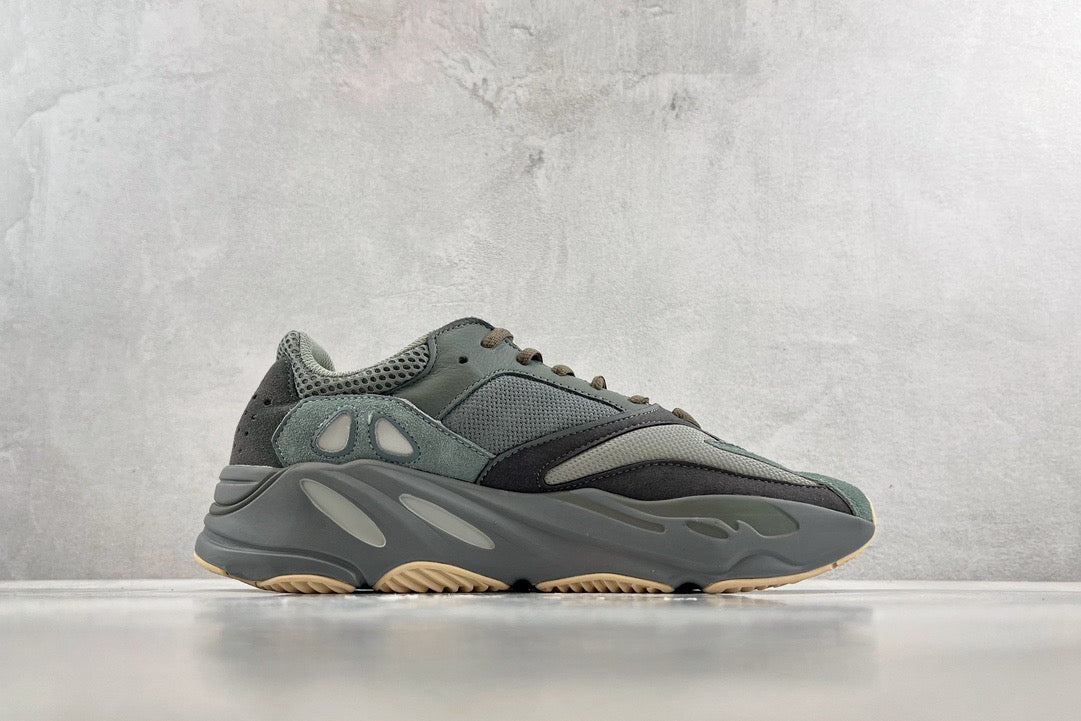YEEZY BOOST 700