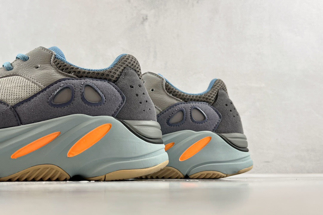 YEEZY BOOST 700