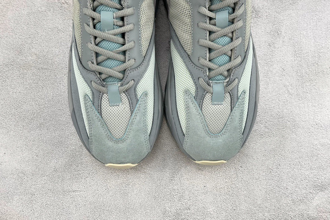 YEEZY BOOST 700
