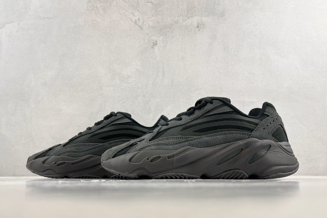 YEEZY BOOST 700 V2