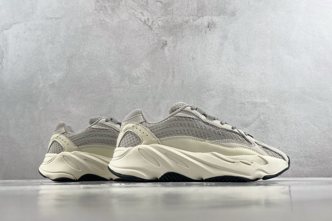 YEEZY BOOST 700