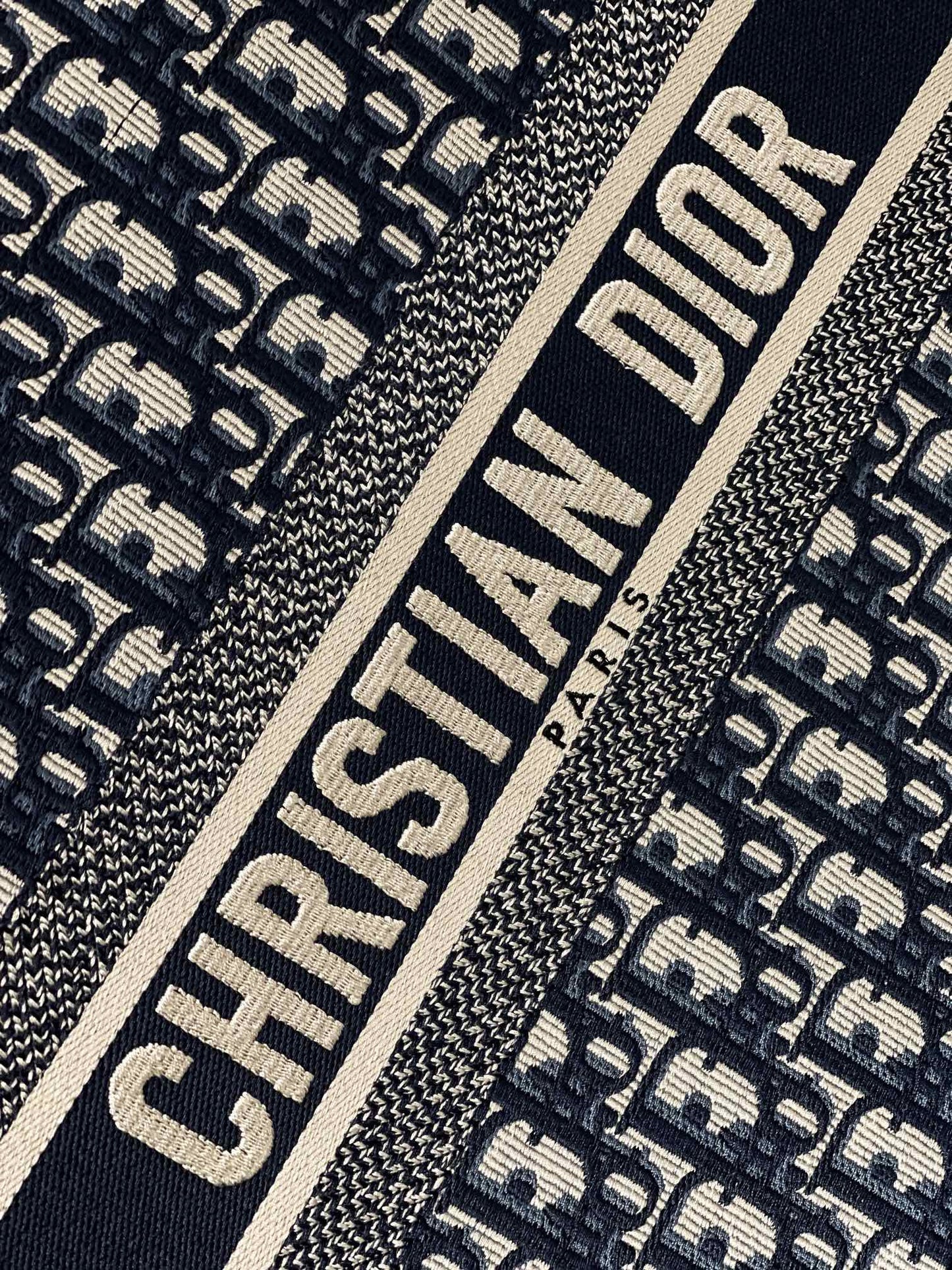CD MEDIUM BOOK TOTE BAG