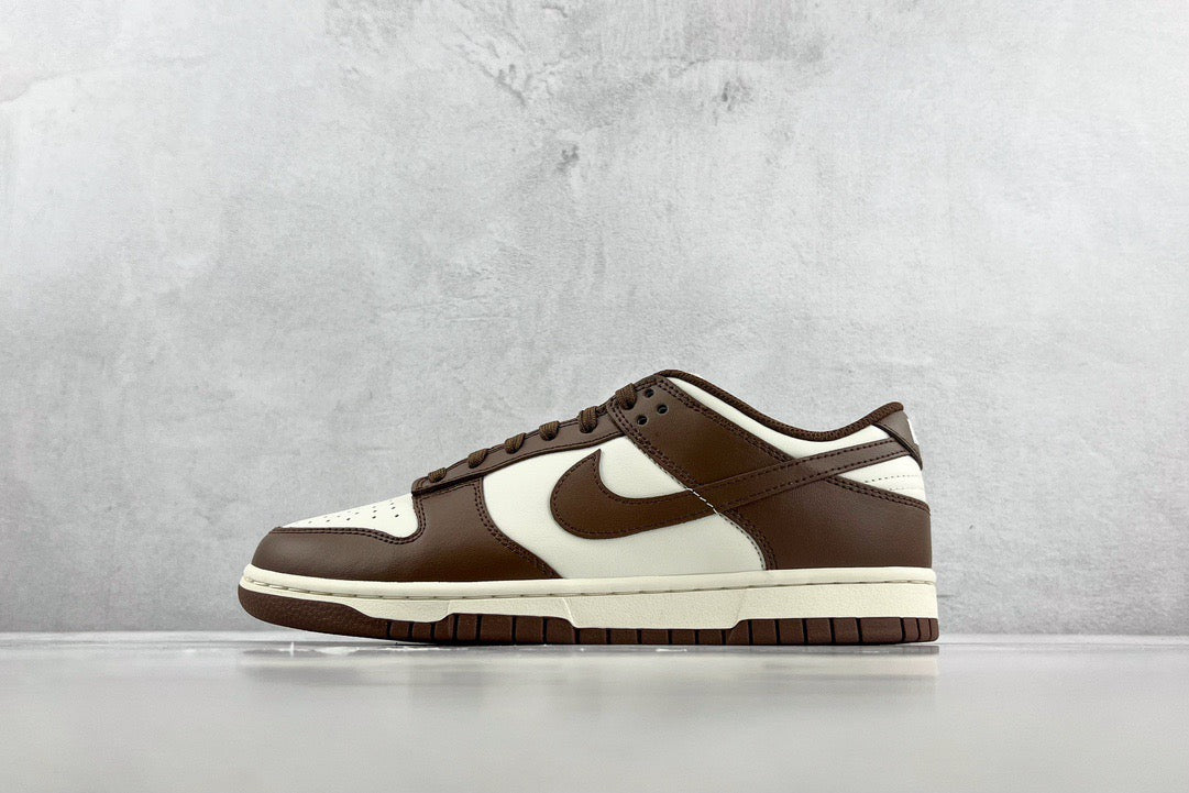 DUNK LOW SURFACES IN BROWN
