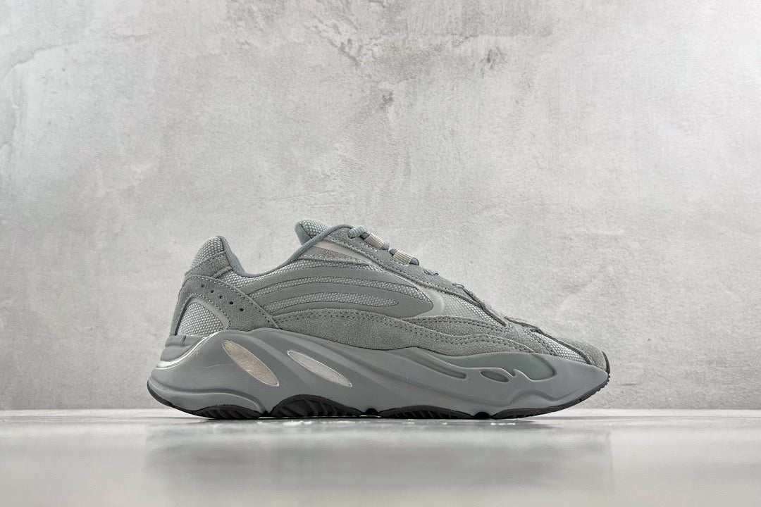 YEEZY BOOST 700